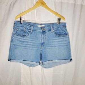 ♧♧ Levis Mid Length Denim Shorts Size 32